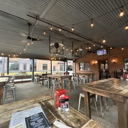 Grain Craft Bar + Kitchen - Outdoor patio