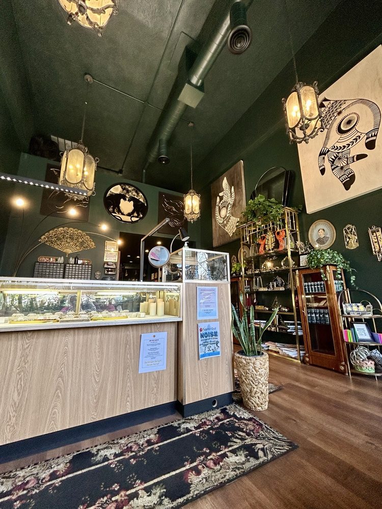 Cold Moon Piercing & Tattoo Logo