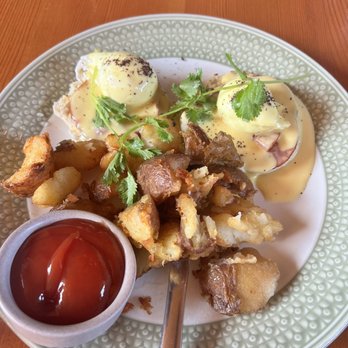 Madison - Ham Benedict and crispy potatoes - Italian Near Me - San Diego, California