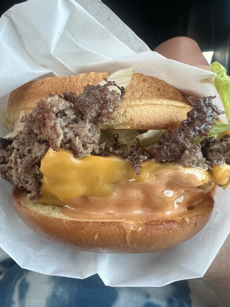 Starvin Marvin's Flatburgers Logo