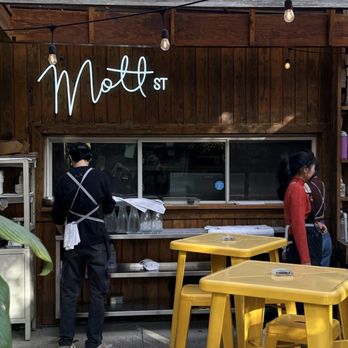 Mott St - Outdoor dining - Asian Fusion Near Me - Chicago, Illinois
