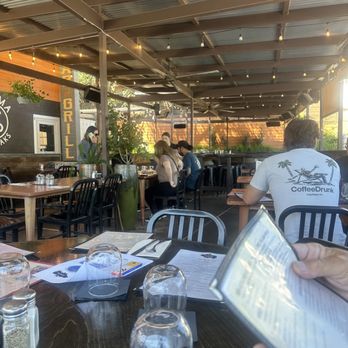 Brahma Bar and Grill - The cute and comfortable patio area - New American Near Me - Fair Oaks, California