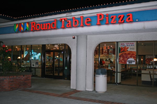 Round Table Pizza by null