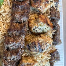 Maimana Naan & Kabab - Super tasty mixed grill with three types of meat, salad, rice and naan.
