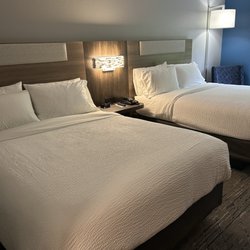 Holiday Inn Express & Suites Raleigh SW NC State - Queen beds, standard room