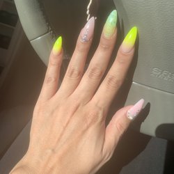 Sandy Nails