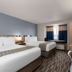 Microtel Inn & Suites By Wyndham Zephyrhills - Guest room
