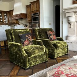 Dose Moving & Storage - Vintage velvet chairs. No damage. Dose wrapped them perfectly.