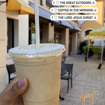 Bloom Coffee & Kitchen - Vanilla Oat milk latte - Coffee & Tea Near Me - Roseville, California