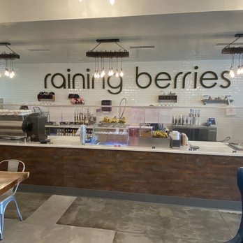 Raining Berries - Clean and open - Acai Bowls Near Me - Brandon, Florida