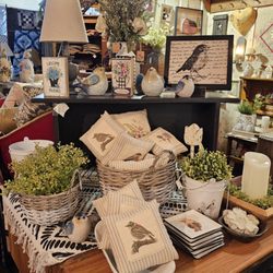 Farmer's Country Store - Bird lovers!