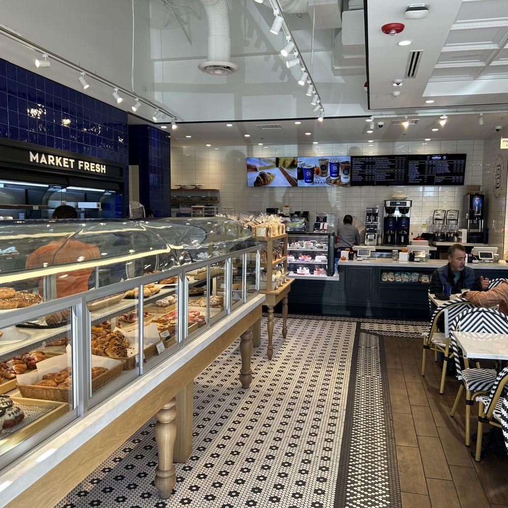 Paris Baguette - First impression walking in thedoor - Bakeries Near Me - Aurora, Colorado