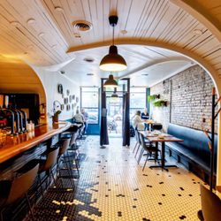 Nuna Kitchen & Bar - INSIDE PEEK
