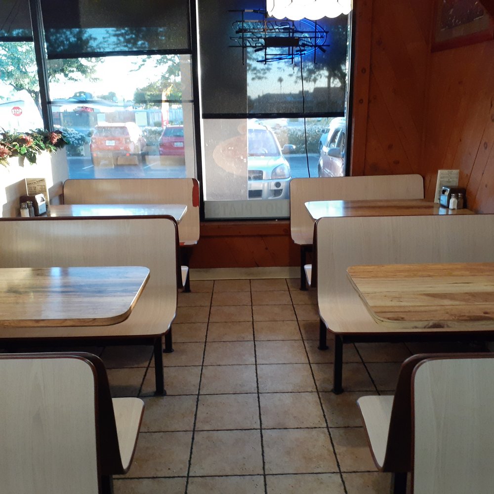 Pizza by Napoli - tables and booths in a restaurant - Pizza Near Me - Phoenix, Arizona Pizza by Napoli - tables and booths in a restaurant - Pizza Near Me - Phoenix, Arizona