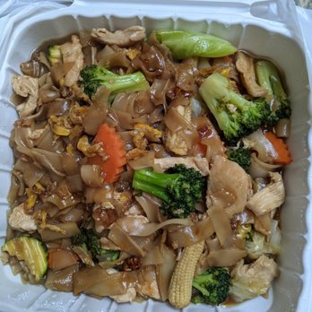 Royal Siam - 52. Pad See You (w Doubled vegetables Pan fried wide rice noodles w broccoli, egg, soy sauce, choice of beef, pork, chicken. Here chicken. - Thai Near Me - Moraga, California Royal Siam - 52. Pad See You (w Doubled vegetables Pan fried wide rice noodles w broccoli, egg, soy sauce, choice of beef, pork, chicken. Here chicken. - Thai Near Me - Moraga, California
