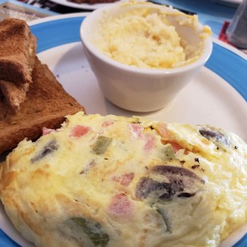 Gram's Kitchen - Veggie Omelet and Cheese Grits - Breakfast & Brunch Near Me - Orange City, Florida
