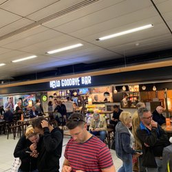 Hello Goodbye Bar - Lekkere koffie voor als je op Arrival 1 staat te wachten.