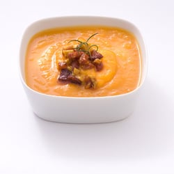 El Caribe - CREMA DE BONIATO- Delikatny krem z batata o słotkim smaku przełamanym pikantnym chorizo. Serwowany również w wersji wegetariańsk