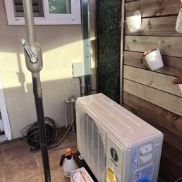Dat of installation-- extremely quiet unit. Dat of installation-- extremely quiet unit.