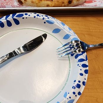 Skybox Taphouse - They have silverware but paper plates - Pizza Near Me - Honolulu, Hawaii