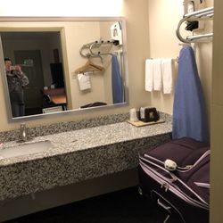 Super 8 by Wyndham Cave City - Vanity in double
