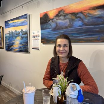 Creekside Provisions Plus Supplies - Smoothie and art - Salad Near Me - Berkeley Springs, West Virginia