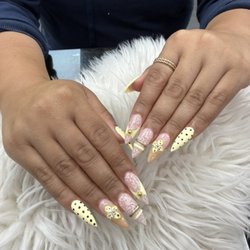 Acryliq Nails