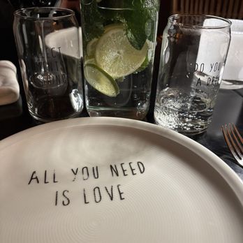 Noi - Nice dishes with inspirational sayings and water infused with lime and mint - Thai Near Me - Prague, Puerto Rico