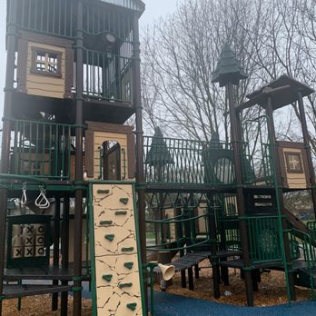Creekside Park - Play structure - Playgrounds Near Me - Brentwood, California