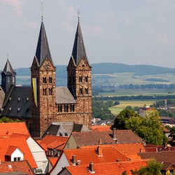 Fritzlarer Dom - St Petri Dom Fritlar, Westansicht vom Grauen Turm