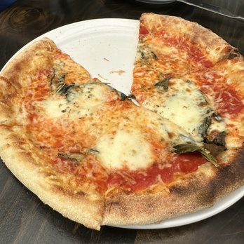 DANCIN Vineyards - Pizzas are good - Wineries Near Me - Medford, Oregon