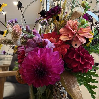 JAMBS on Main - a vase of flowers - Coffee & Tea Near Me - Westport, New York JAMBS on Main - a vase of flowers - Coffee & Tea Near Me - Westport, New York