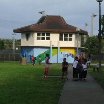Claude Pepper Park - Bathroom area - Parks Near Me - North Miami, Florida