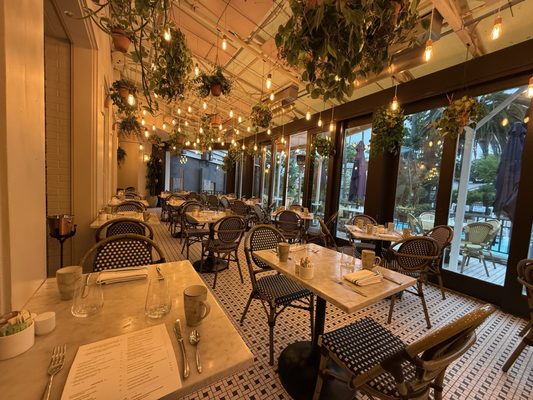 FIG RESTAURANT by null