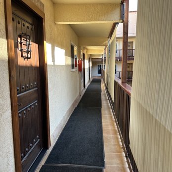 Inn At Avila Beach - Cute walkways around the facility with plenty of cute nooks and plants, well-maintained, clean and plenty of trash receptacles - Resorts Near Me - Avila Beach, California Inn At Avila Beach - Cute walkways around the facility with plenty of cute nooks and plants, well-maintained, clean and plenty of trash receptacles - Resorts Near Me - Avila Beach, California