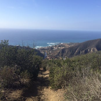 Aliso Summit Trail - Narrow trail to the left of the viewpoint - Hiking Near Me - Laguna Niguel, California