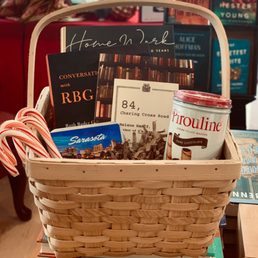 Kate was kind enough to send us this photo of basket prior the wrapping...it even had candy canes. Kate was kind enough to send us this photo of basket prior the wrapping...it even had candy canes.