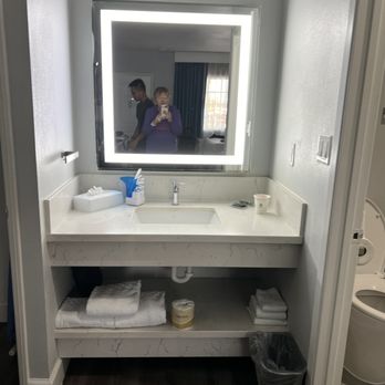 Best Western Orange Plaza - The wash area is separate from the tub - Hotels Near Me - Orange, California Best Western Orange Plaza - The wash area is separate from the tub - Hotels Near Me - Orange, California