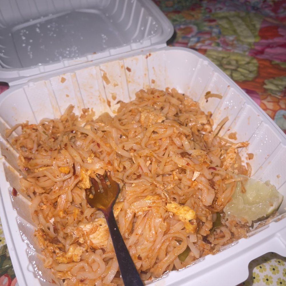 Sawadee Thai Cuisine - Chicken pad thai - Thai Near Me - Sequim, Washington Sawadee Thai Cuisine - Chicken pad thai - Thai Near Me - Sequim, Washington