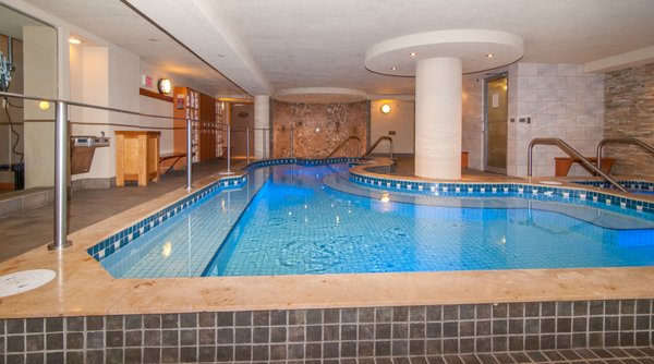 Banff Caribou Lodge & Spa by null