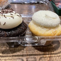 Chocolate and white cupcake samples.  To be continued...