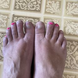 An Nails - They are all supposed to be pink.