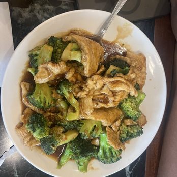 Liang’s Bistro - Chicken with broccoli - Asian Fusion Near Me - Brandon, Florida