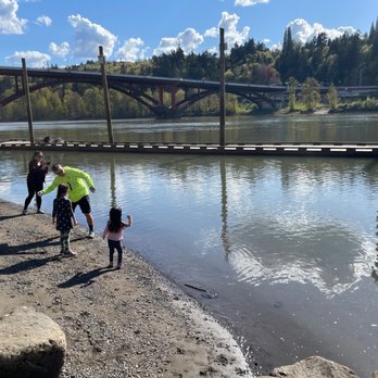 Sellwood Riverfront Park - Skipping Rocks - Parks Near Me - Portland, Oregon