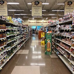 Hannaford Supermarket - Hannaford Modena NY. Clean and well kept.