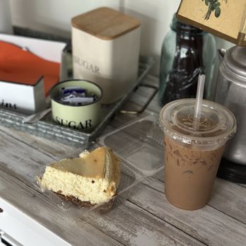 Good News Roasters Coffee - Iced Latte and cheesecake - Coffee Roasteries Near Me - Soddy-Daisy, Tennessee
