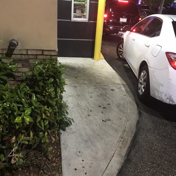 Burger King - Dirty and slow drive thru. - Fast Food Near Me - Doral, Florida