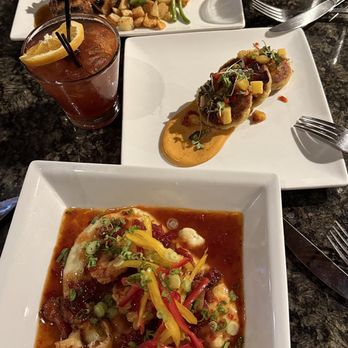 Driftless Glen Restaurant - old-fashioned; pork chops; crab cakes; shrimp & grits with sweet asian chili sauce - New American Near Me - Baraboo, Wisconsin