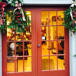 Wallinfarm - The small shop has local crafts.