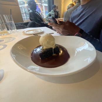 The Evie - Warm Brownie Sunday - American Near Me - Chicago, Illinois